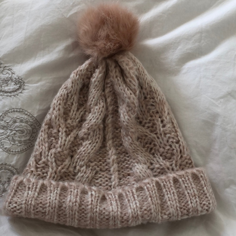 Light pink pom Pom beanie- new without tag